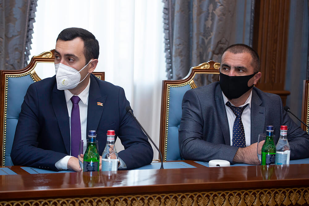 Ամենայն Հայոց Կաթողիկոսն ընդունեց Արցախի Ազգային ժողովի պատվիրակությանը (նկարներ) 21 25 10