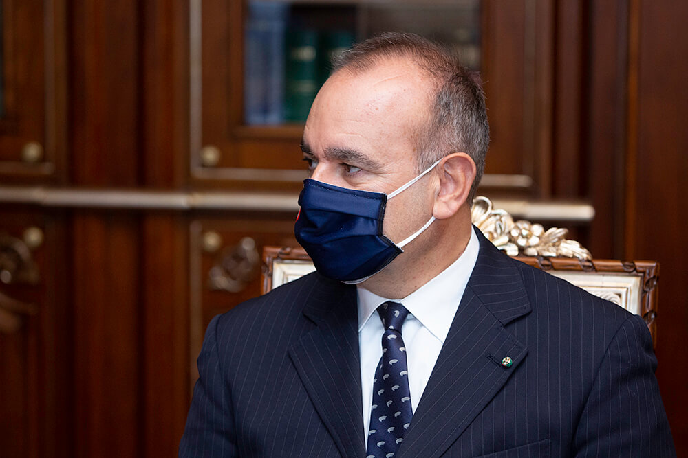 Ամենայն Հայոց Կաթողիկոսը հրաժեշտի հանդիպում ունեցավ ՀՀ-ում Իտալիայի դեսպանի հետ (նկարներ) 14 13 3