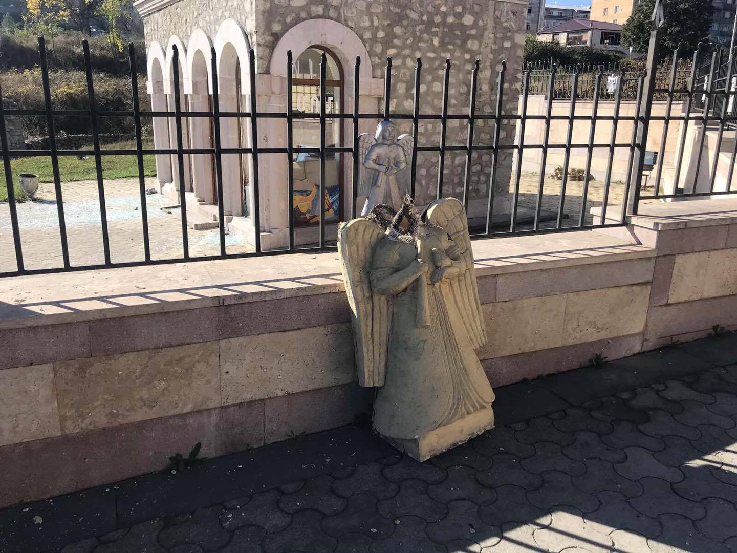 Պարգև Սրբազանն այցելել է «Սուրբ Ղազանչեցոց» եկեղեցի ու աղոթել խաղաղության համար 13 13.10.02