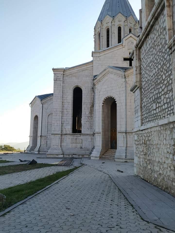 Պարգև Սրբազանն այցելել է «Սուրբ Ղազանչեցոց» եկեղեցի ու աղոթել խաղաղության համար 18 13.10.07