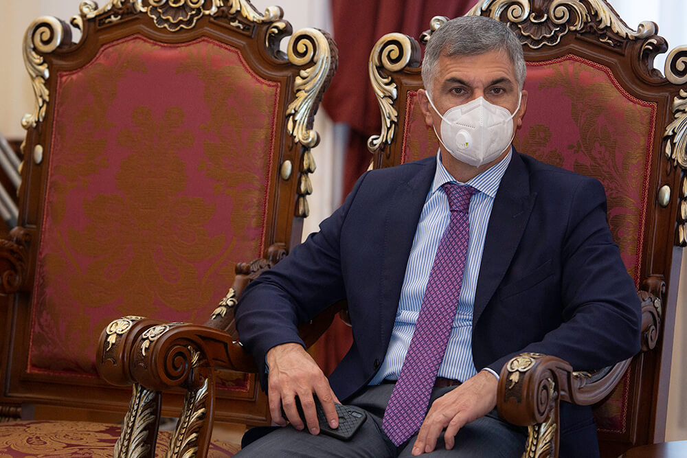 Ամենայն Հայոց Կաթողիկոսը հանդիպեց Ֆրանսիայի խորհրդարանականների հետ (նկարներ) 16 27 3 5