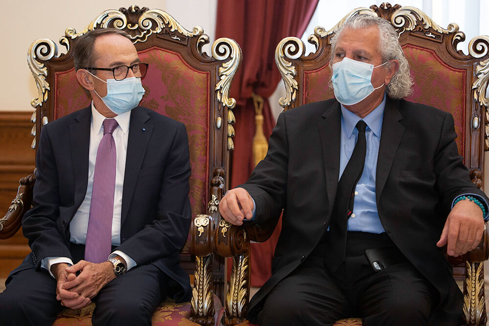 Ամենայն Հայոց Կաթողիկոսը հանդիպեց Ֆրանսիայի խորհրդարանականների հետ (նկարներ) 18 27 3 7