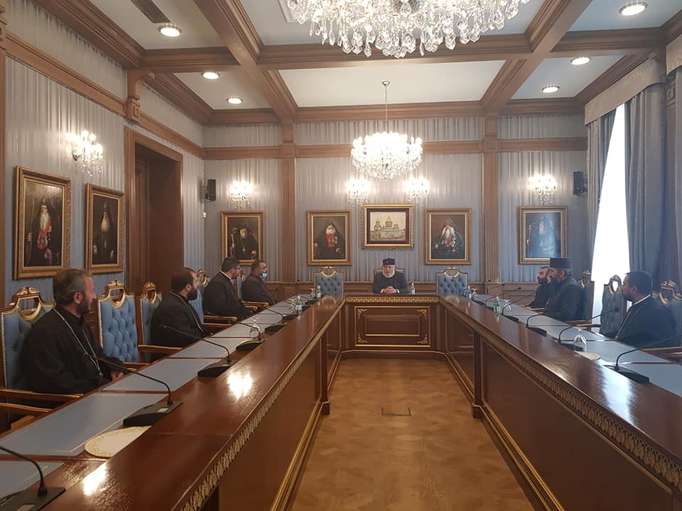 Ամենայն Հայոց Կաթողիկոսն իր հայրական օրհնությունը բաշխեց Արցախ մեկնող քահանաներին 13 Hogevorakan paterazm 22.10.2020 2