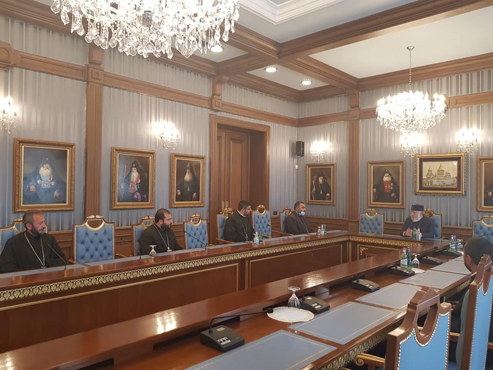 Ամենայն Հայոց Կաթողիկոսն իր հայրական օրհնությունը բաշխեց Արցախ մեկնող քահանաներին 12 Hogevorakan paterazm 22.10.2020 3