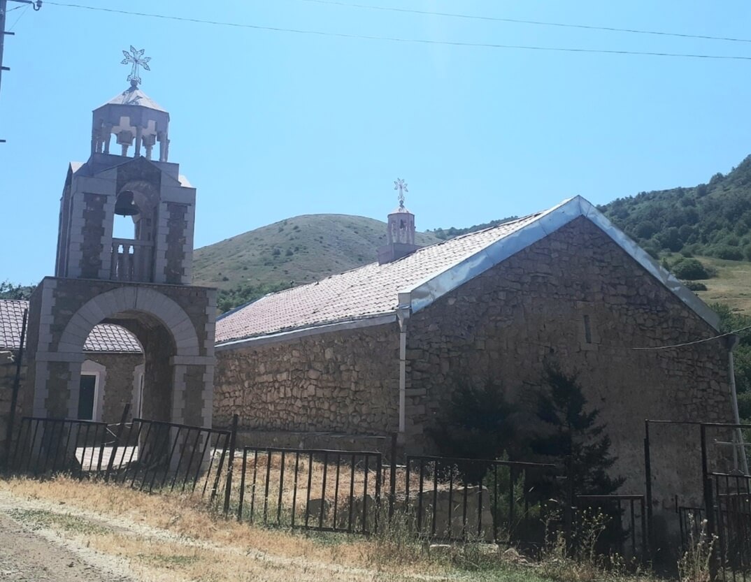 Հին Թաղլարի Սուրբ Ամենափրկիչ եկեղեցուց հաջողվել է դուրս բերել տաճարի երկու զանգը, գմբեթի եւ զանգակատան խաչերը (նկարներ) 15 01.05.2021.04