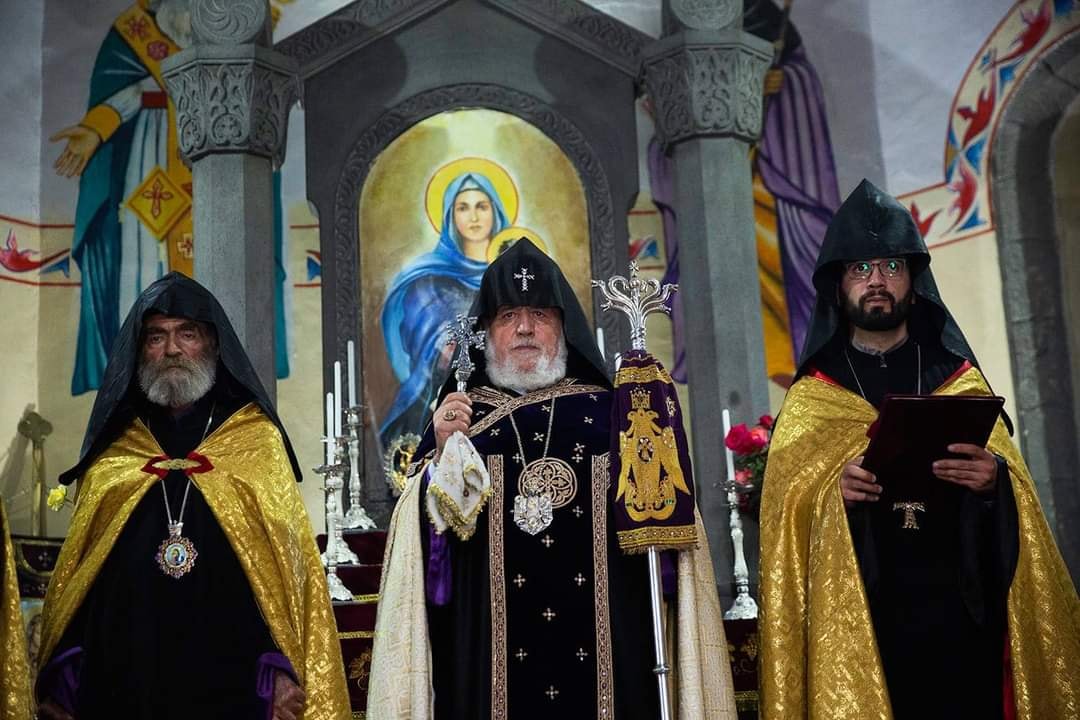 Ամենայն Հայոց Կաթողիկոսը հայրապետական այցով մեկնեց Սյունիք և Արցախի Հանրապետություն (նկարներ) 16 03.06.05