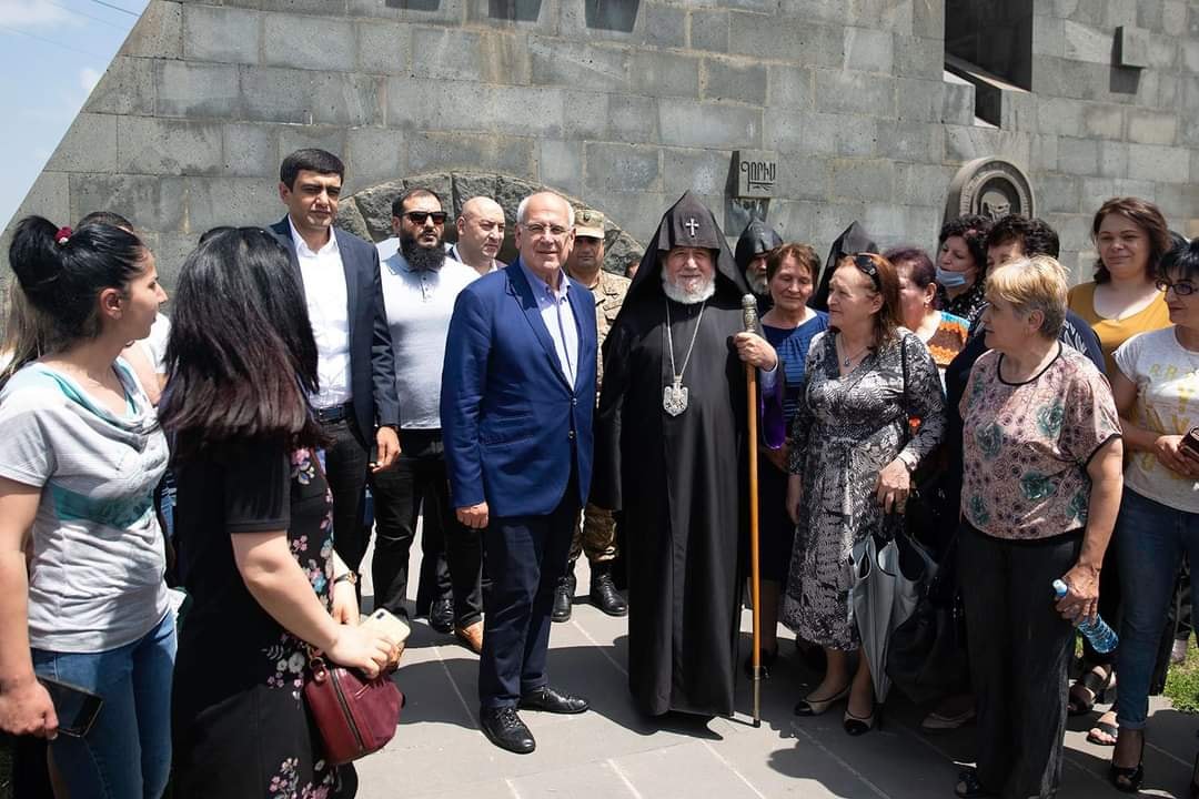 Ամենայն Հայոց Կաթողիկոսը հայրապետական այցով մեկնեց Սյունիք և Արցախի Հանրապետություն (նկարներ) 19 03.06.08