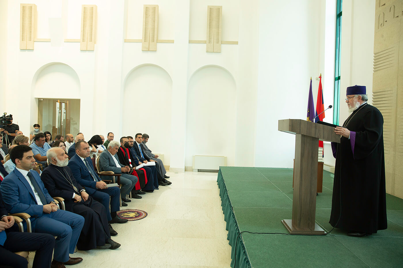 Մայր Աթոռ Սուրբ Էջմիածնում տեղի ունեցավ գրքերի շնորհանդես (նկարներ) 26 23 15