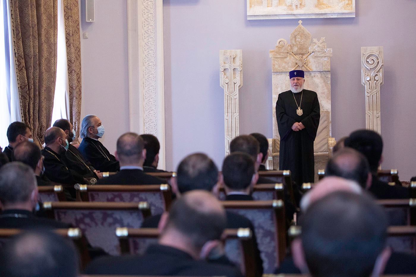 Մայր Աթոռի միաբանությունն ու պաշտոնեությունը շնորհավորեցին Ամենայն Հայոց Հայրապետին օծման և գահակալության 22-րդ տարեդարձի առիթով 16 04.21.05