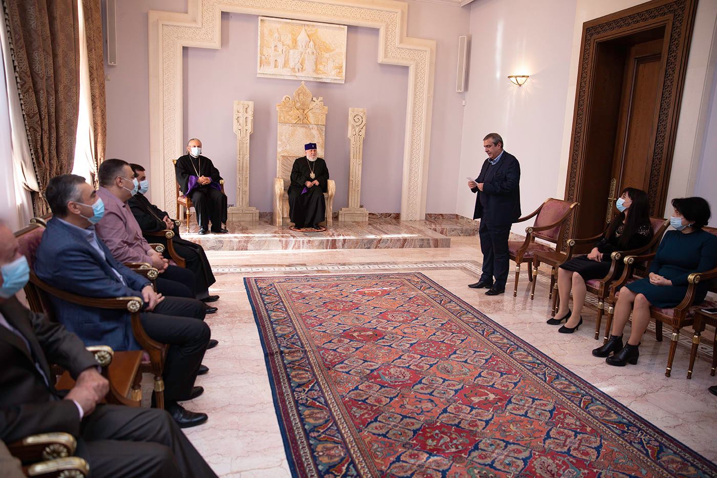 Մայր Աթոռի միաբանությունն ու պաշտոնեությունը շնորհավորեցին Ամենայն Հայոց Հայրապետին օծման և գահակալության 22-րդ տարեդարձի առիթով 23 04.21.12