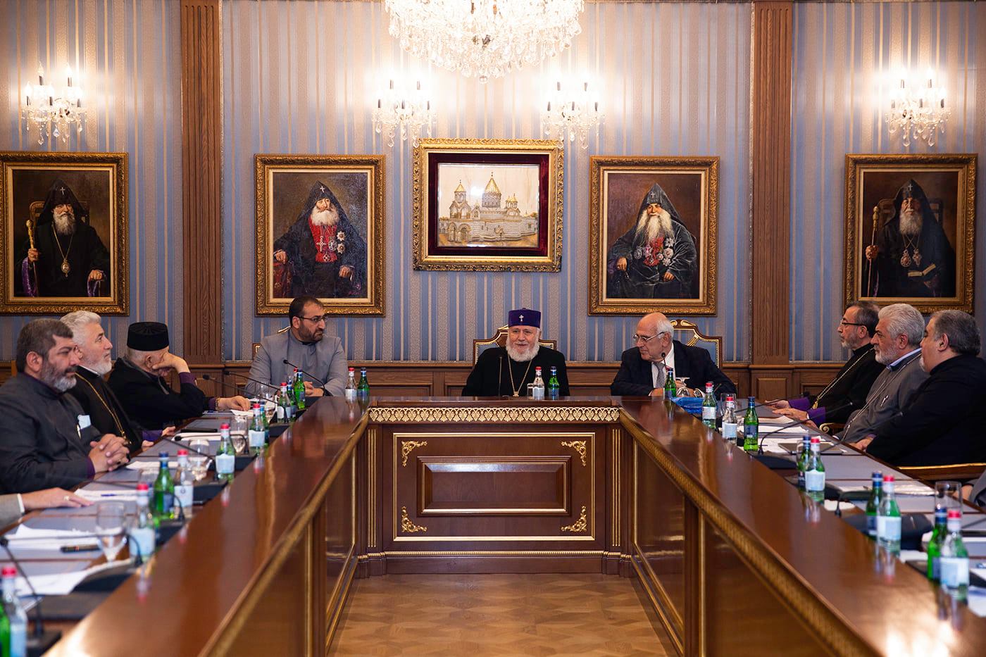 Հայկական Բարեգործական Ընդհանուր Միության նախագահը մասնակցեց Գերագույն հոգևոր խորհրդի նիստին 12 15.11.01