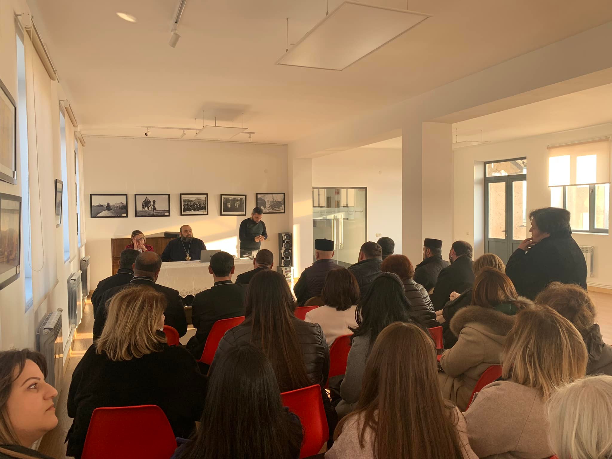 Արագածոտնի թեմում մեկնարկել է «Լույս մանկանց» ժողովը 14 30.1103