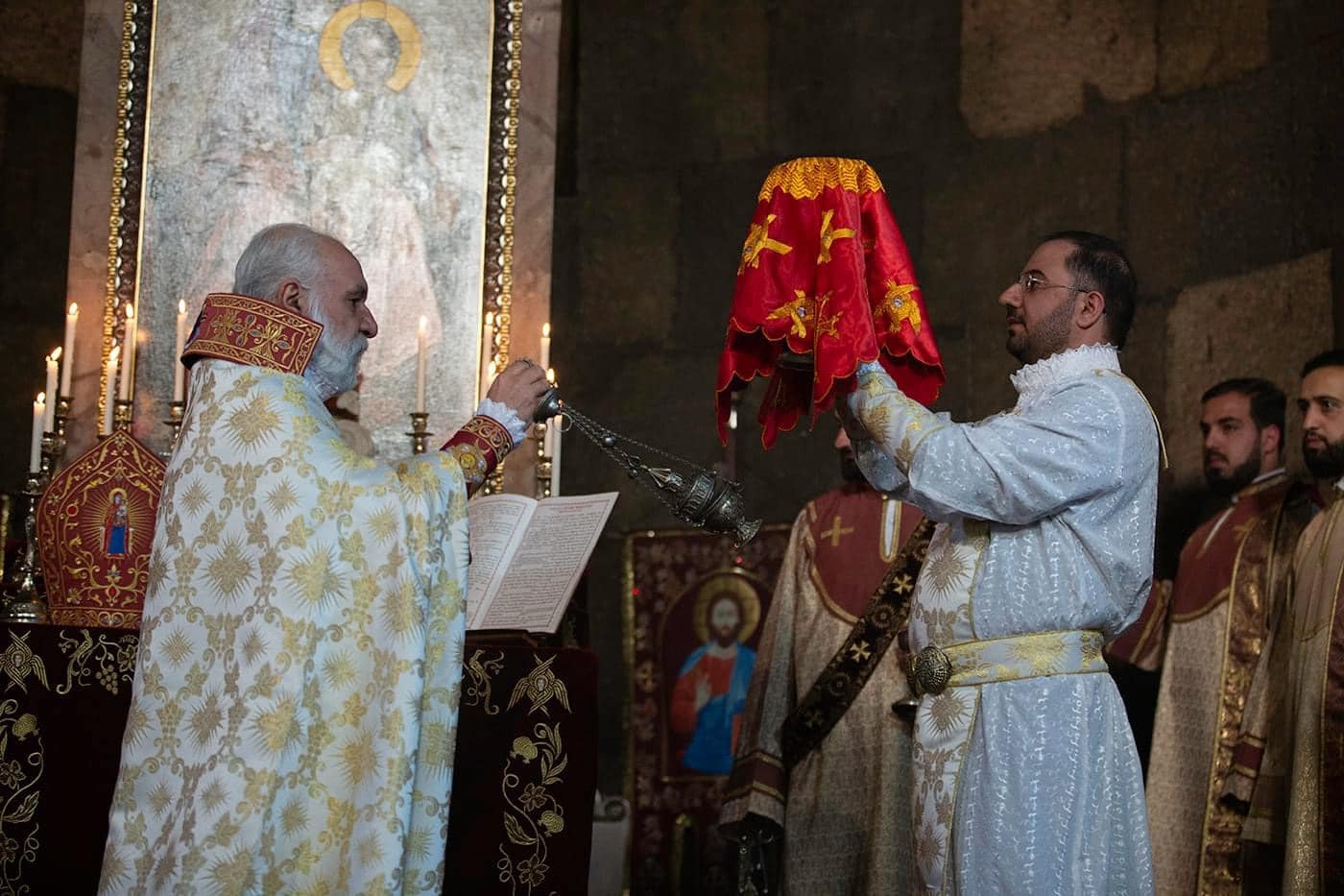 Սուրբ Հարության Ճրագալույցի Պատարագը Սուրբ Գայանե վանքում (նկարներ) 22 Chrag 17.04.11