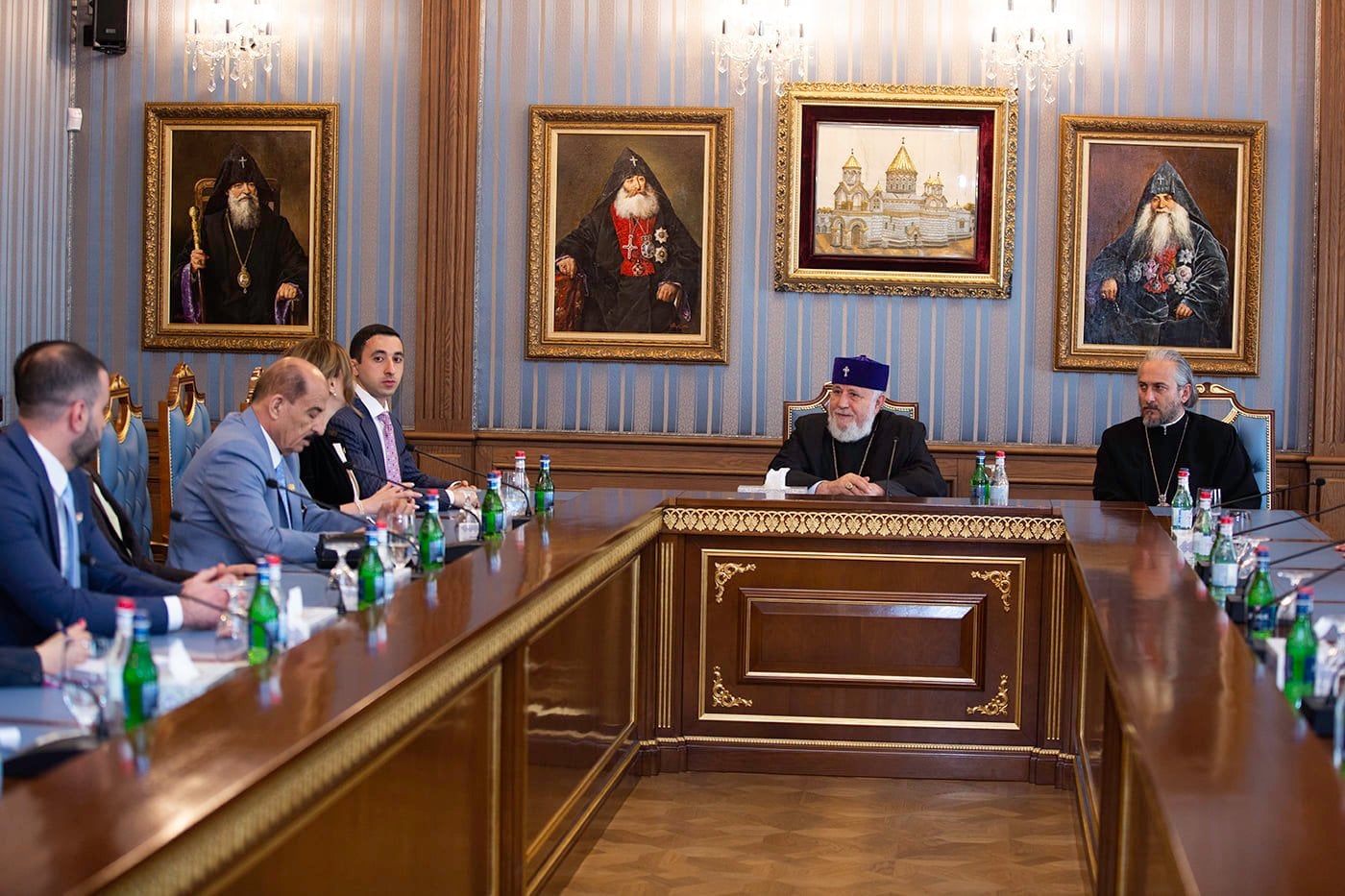 Ամենայն Հայոց Կաթողիկոսն ընդունեց Սիրիա-Հայաստան բարեկամական խմբի պատվիրակությանը 17 bareka 05.06