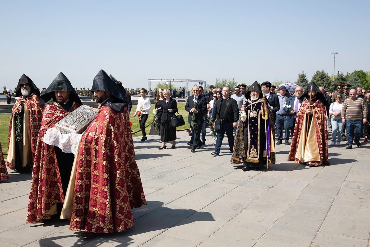 Ամենայն Հայոց Կաթողիկոսն այցելեց Ծիծեռնակաբերդի հուշահամալիր (նկարներ) 14 tsiternakaberd 24.22.03