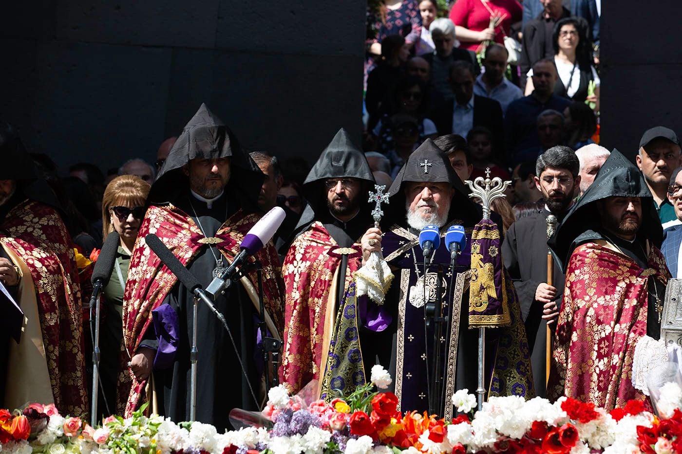 Ամենայն Հայոց Կաթողիկոսն այցելեց Ծիծեռնակաբերդի հուշահամալիր (նկարներ) 21 tsiternakaberd 24.22.10