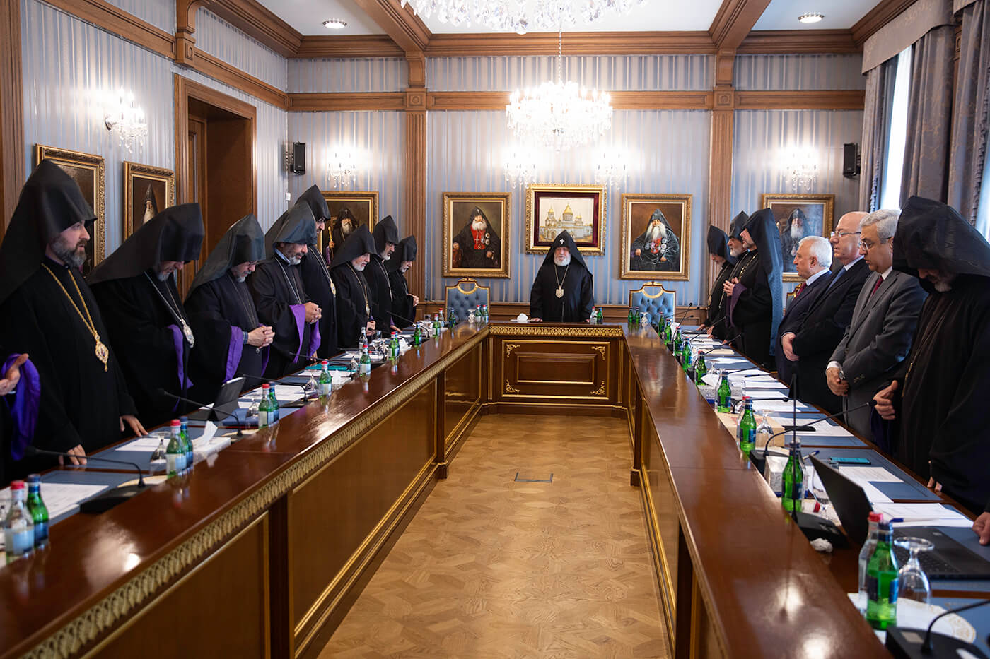 Մայր Աթոռ Ս. Էջմիածնում սկսվեց Գերագույն հոգևոր խորհրդի ժողովը (նկարներ) 12 01.05