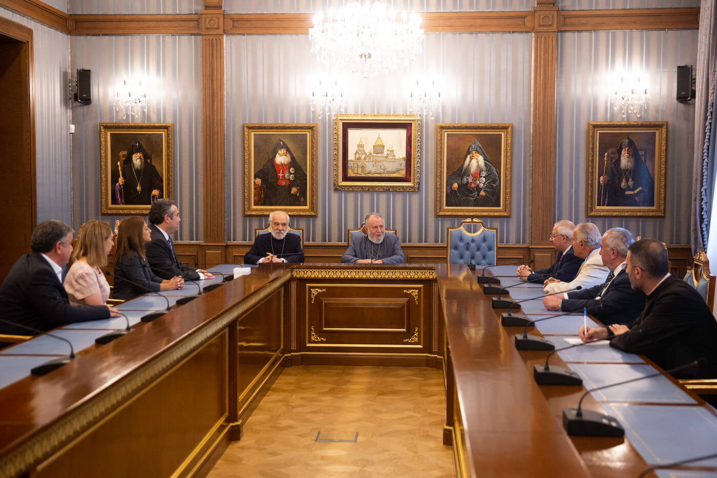 Ամենայն Հայոց Կաթողիկոսն ընդունեց ՀՄԸՄ-ի կենտրոնական վարչության անդամներին (նկարներ) 12 1.07