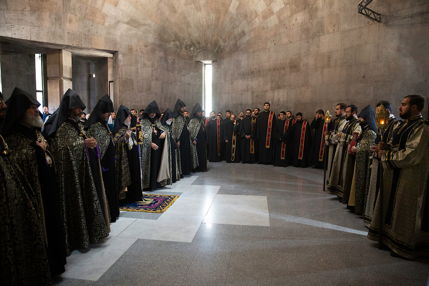 Կատարվեց հոգեհանգստյան կարգ «Սուրմալու» առևտրի կենտրոնում պայթյունից զոհվածների համար (նկարներ) 17 18.07