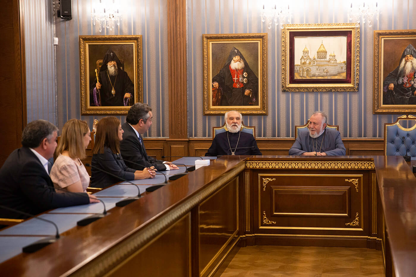 Ամենայն Հայոց Կաթողիկոսն ընդունեց ՀՄԸՄ-ի կենտրոնական վարչության անդամներին (նկարներ) 13 2.07