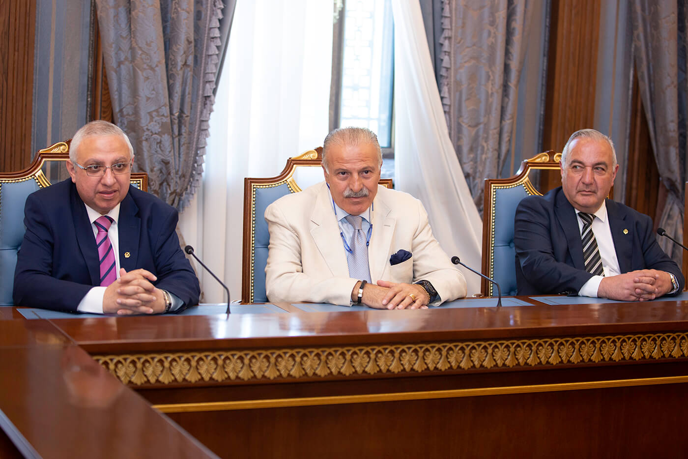 Ամենայն Հայոց Կաթողիկոսն ընդունեց ՀՄԸՄ-ի կենտրոնական վարչության անդամներին (նկարներ) 14 3.07