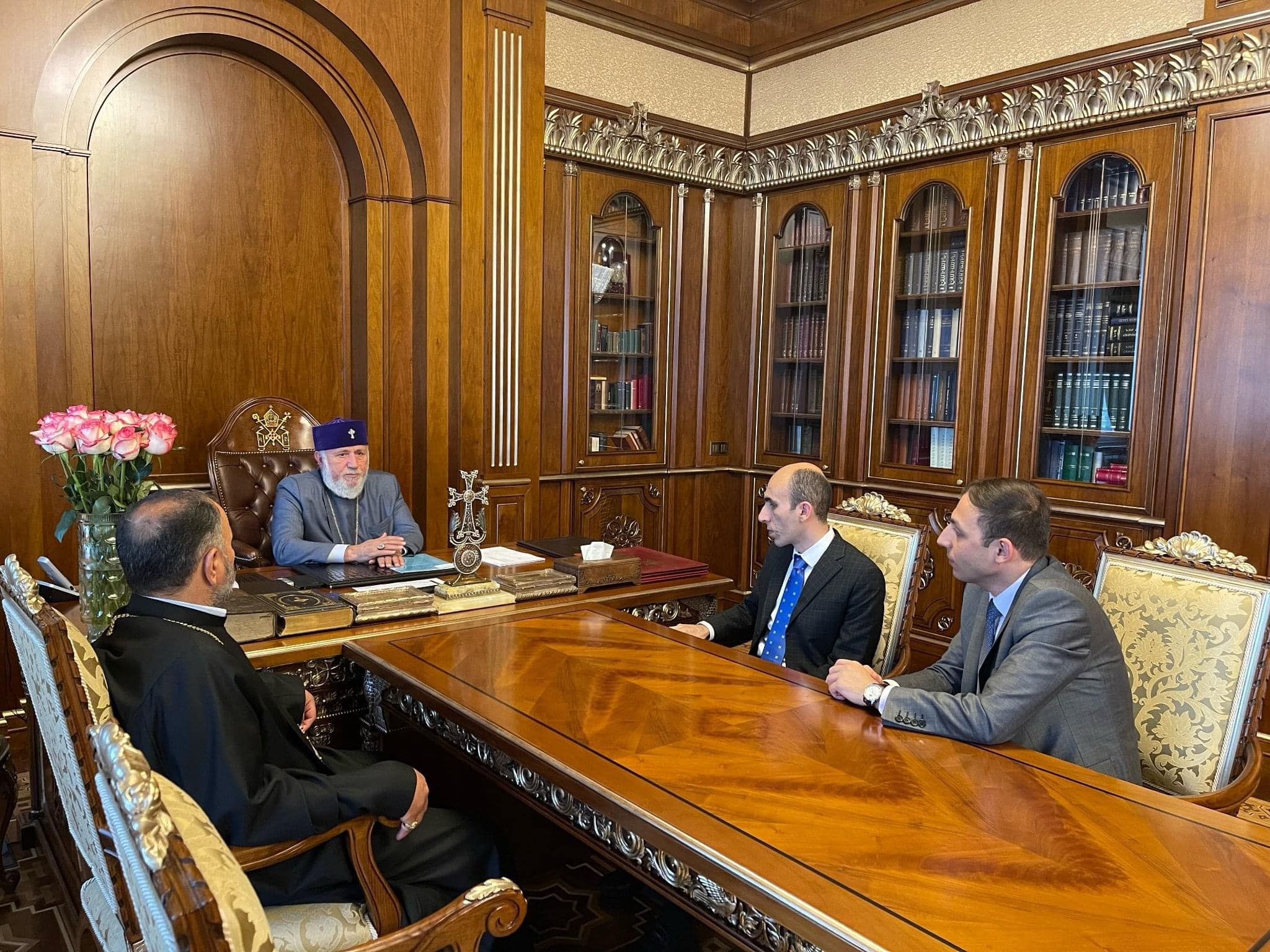 Ամենայն Հայոց Կաթողիկոսն ընդունեց Արցախի պետնախարարին և ՄԻՊ–ին (նկարներ) 12 Artsakh mip1