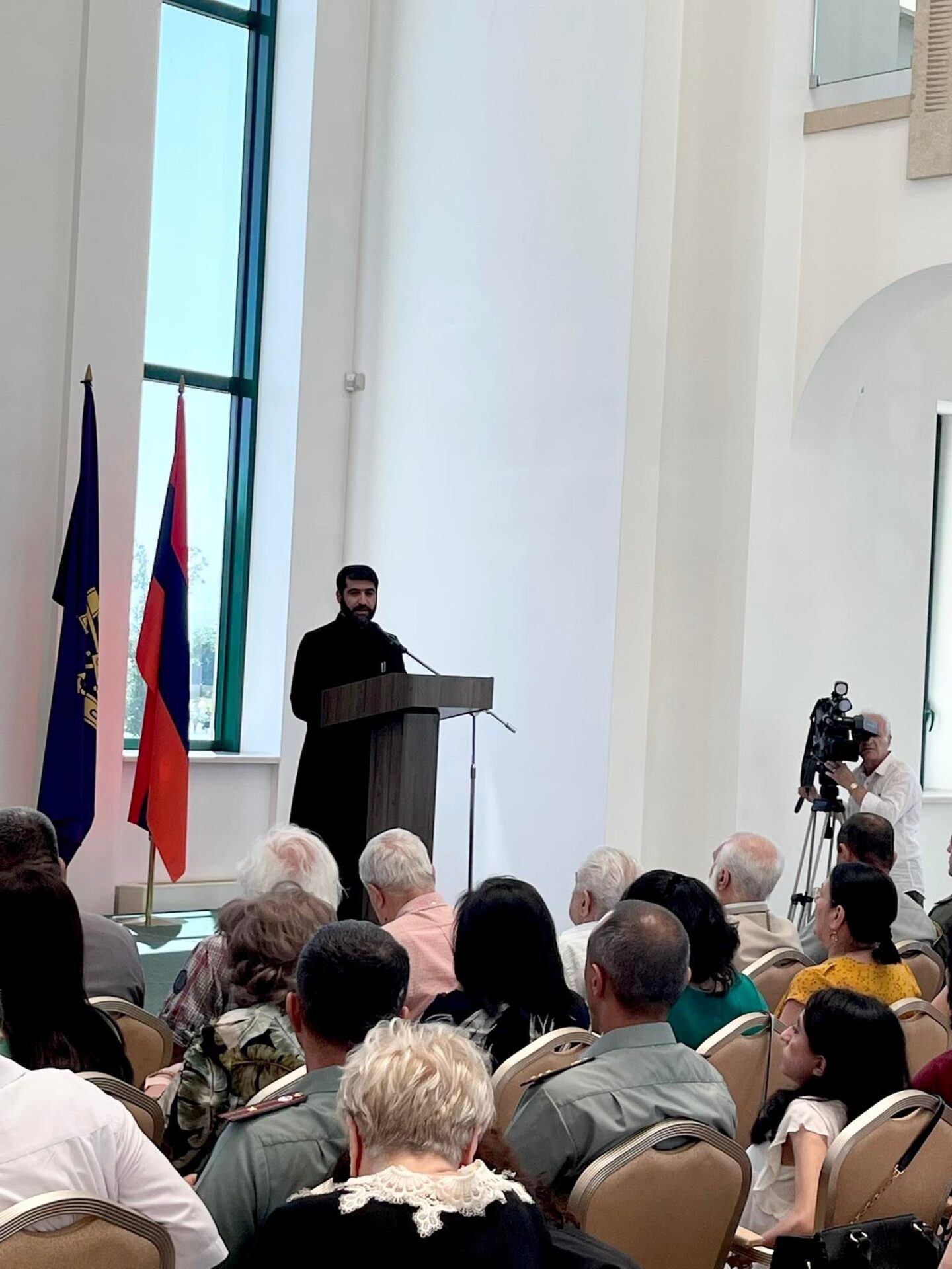 ՄԱՅՐ ԱԹՈՌ ՍՈՒՐԲ ԷՋՄԻԱԾՆԻ ՀՐԱՏԱՐԱԿԱԾ ԳՐՔԵՐԻ ՇՆՈՐՀԱՆԴԵՍ (նկարներ) 15 Grqeri shnorhandes 4