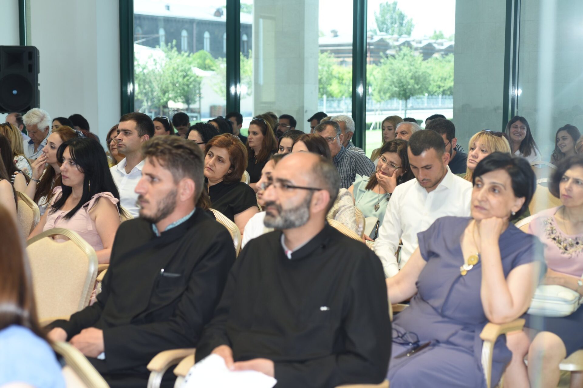 ՄԱՅՐ ԱԹՈՌ ՍՈՒՐԲ ԷՋՄԻԱԾՆԻ ՀՐԱՏԱՐԱԿԱԾ ԳՐՔԵՐԻ ՇՆՈՐՀԱՆԴԵՍ (նկարներ) 17 Grqeri shnorhandes 7