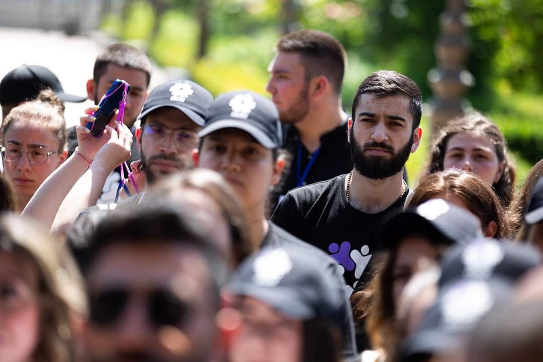 Ամենայն Հայոց Կաթողիկոսն իր օրհնությունը բաշխեց «ՀԵՀԵՄ-ը Հայաստան-Սփյուռք կամուրջ» համահայկական ուխտագնացության մասնակիցներին (նկարներ) 20 HEHM uxt 9