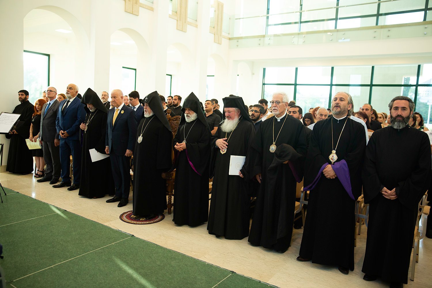 Մայր Աթոռ Սուրբ Էջմիածնում տոնախմբվեց Ռումինիայի Հայոց թեմի հիմնադրման 620-ամյակը (նկարներ) 12 Ruminyayi temi 620 1