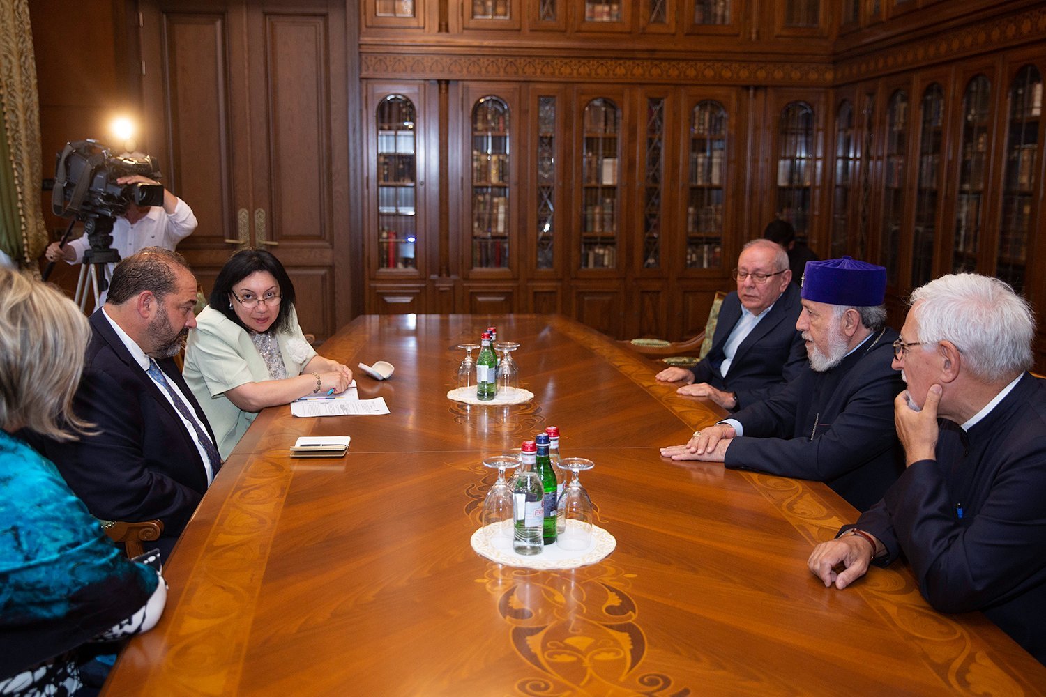 Ամենայն Հայոց Կաթողիկոսն ընդունեց Ուղղափառ Եկեղեցիների միջազգային բարեգործական կազմազմակերպության գործադիր տնօրենին (նկարներ) 12 Ughapar ekeghecinner 1