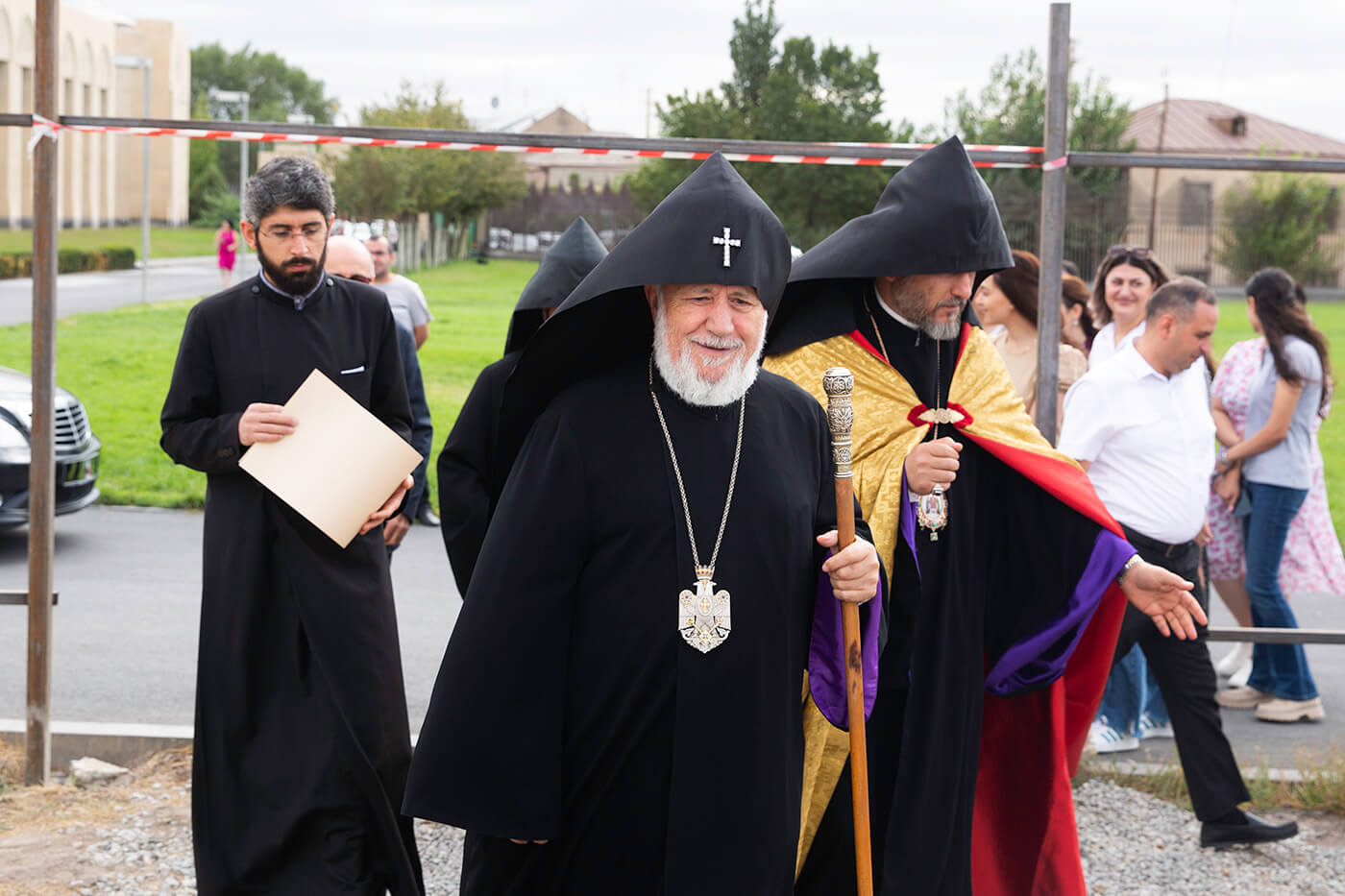 Կատարվեց Մայր Աթոռի «Վաչե և Թամար Մանուկյան» վարչական շենքի հիմնօրհնեքի արարողությունը (նկարներ) 12 01.09