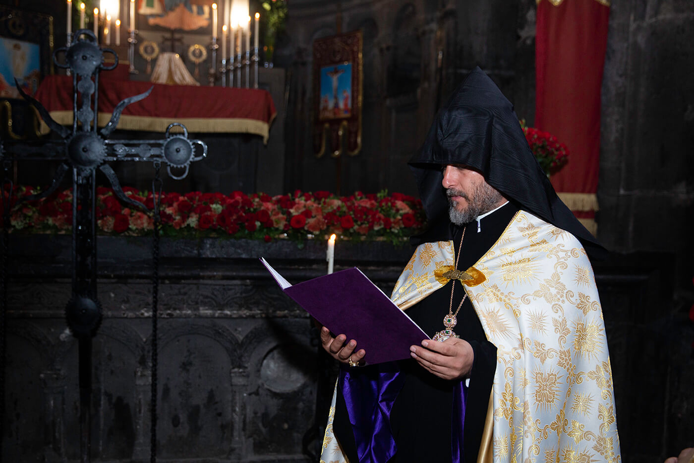 Օծվեց Գեղարդավանքի Սուրբ Կաթողիկե եկեղեցու գմբեթի խաչը (նկարներ) 14 03.09 1