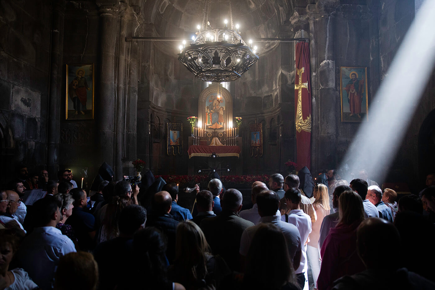 Օծվեց Գեղարդավանքի Սուրբ Կաթողիկե եկեղեցու գմբեթի խաչը (նկարներ) 18 07.09 1