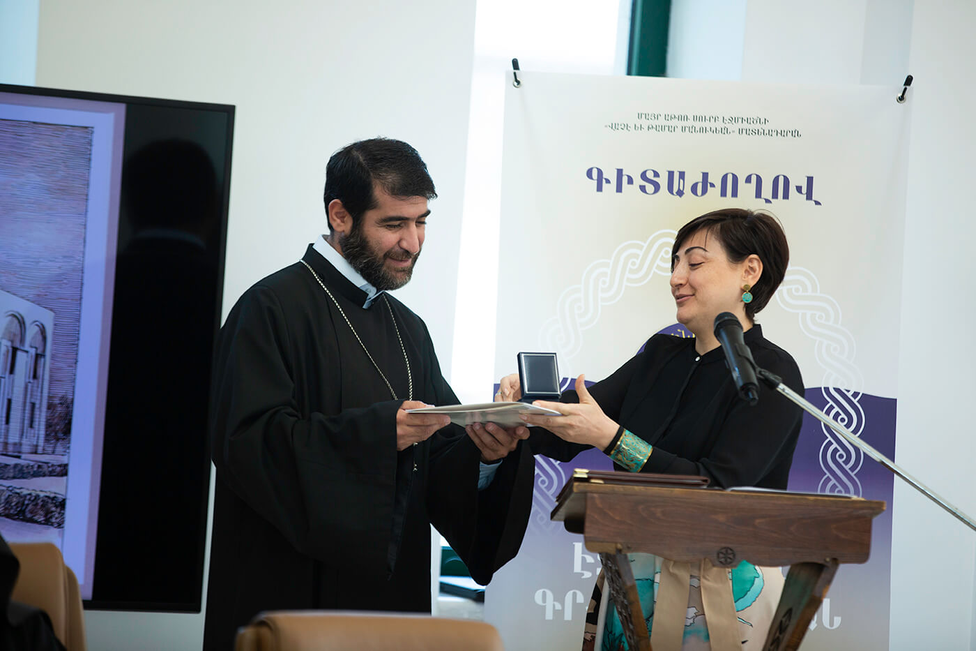 «Վաչե և Թամար Մանուկյան» Մատենադարանի հիմնադրման 10- ամյակի առիթով տեղի ունեցավ «Սուրբ Էջմիածին՝ գրքի հանգրվան» խորագրով գիտաժողովը 24 13.09 1
