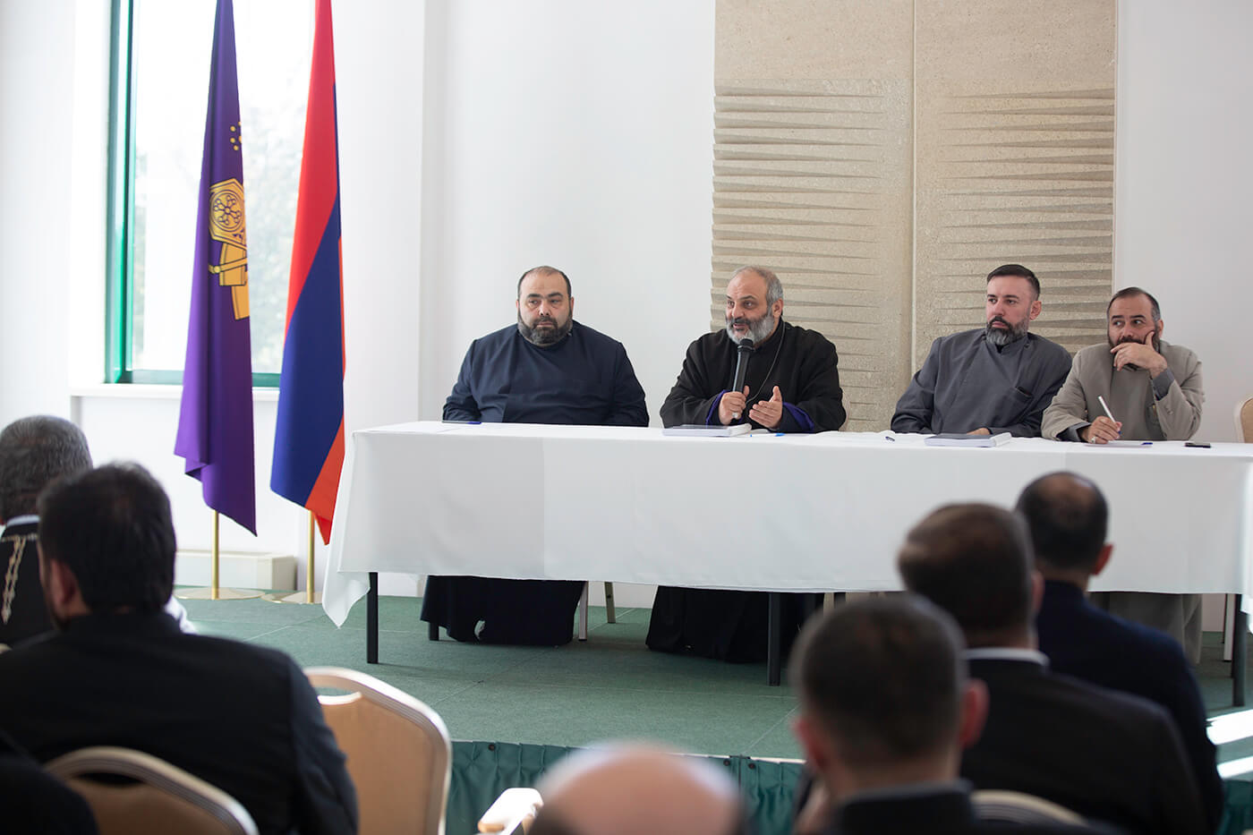Մայր Աթոռ Սուրբ Էջմիածնում տեղի ունեցավ վարդապետական թեզի պաշտպանություն (նկարներ) 12 01.10 1
