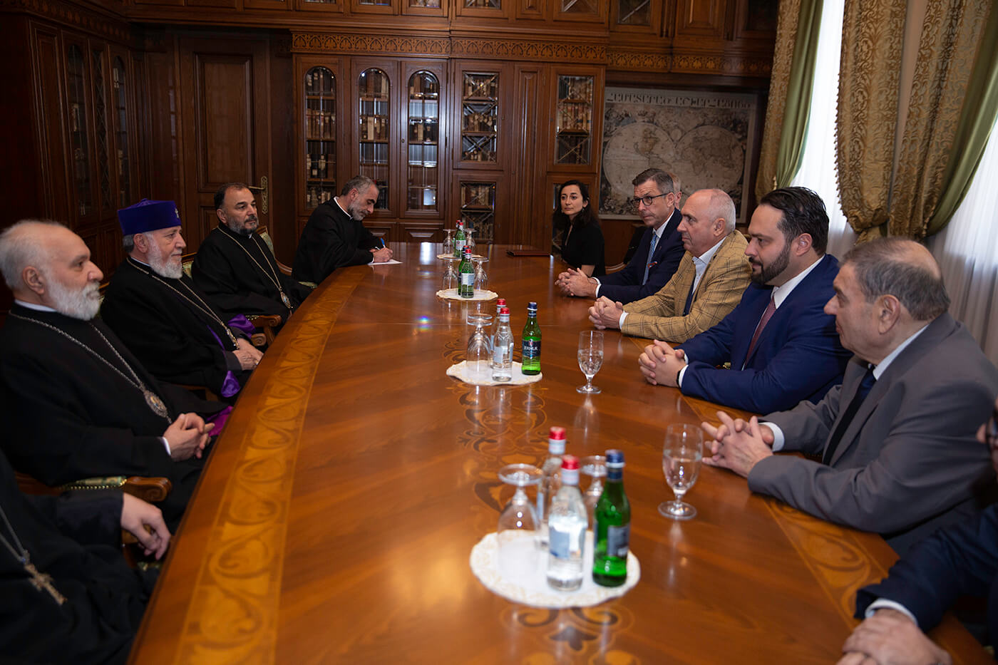 Ամենայն Հայոց Կաթողիկոսն ընդունեց Եվրախորհրդարանի պատգամավորներին (նկարներ) 12 01.10 3