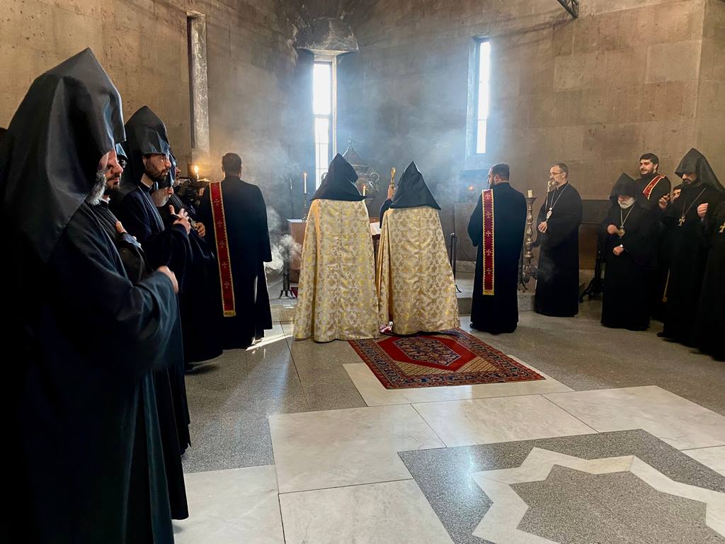 Կ․ Պոլսի Հայոց Պատրիարքը ժամանեց Մայր Աթոռ Սուրբ Էջմիածին (նկարներ) 13 02.10