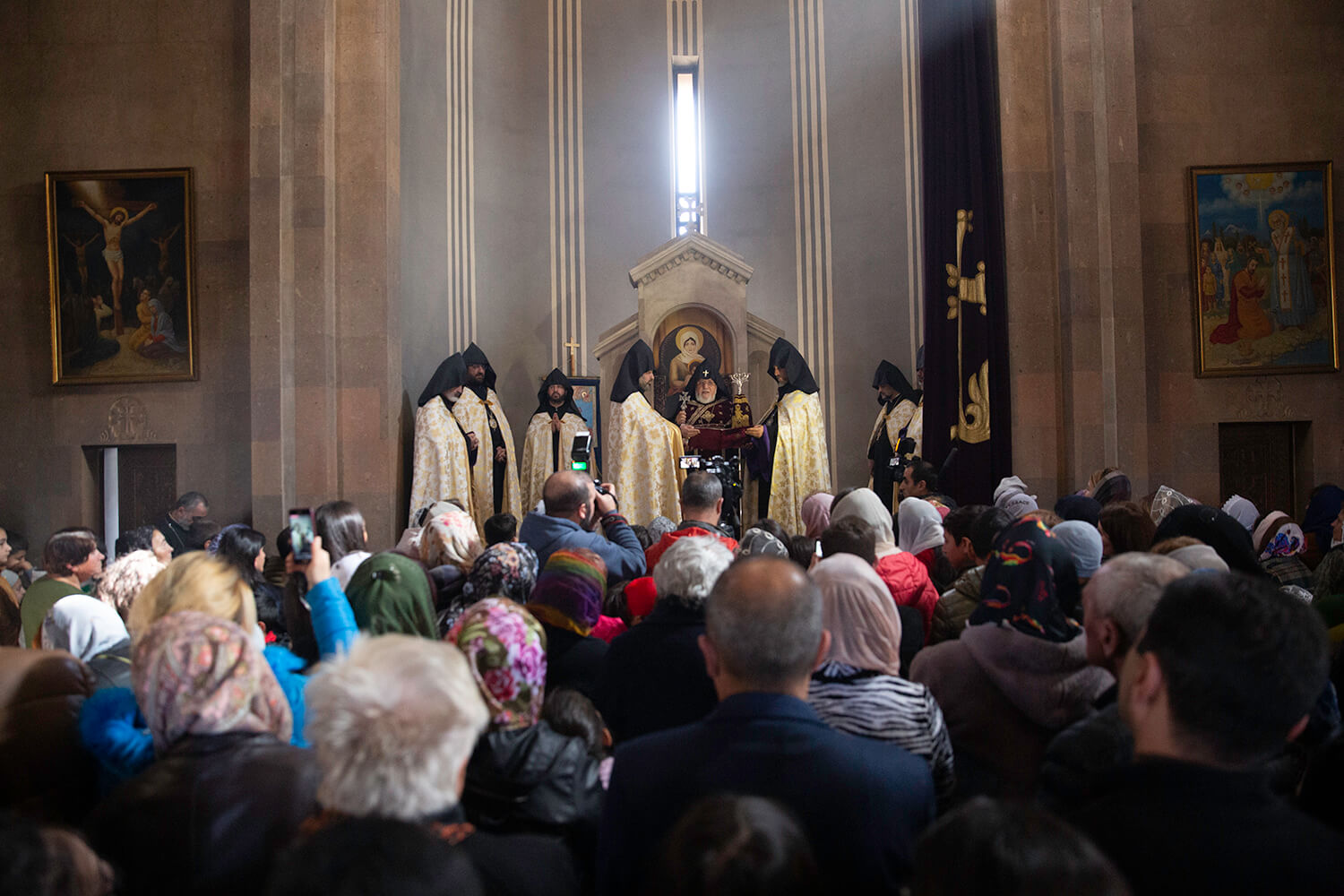 Ամենայն Հայոց Հայրապետն այցելեց Ջերմուկ քաղաք (նկարներ) 22 10.10 2