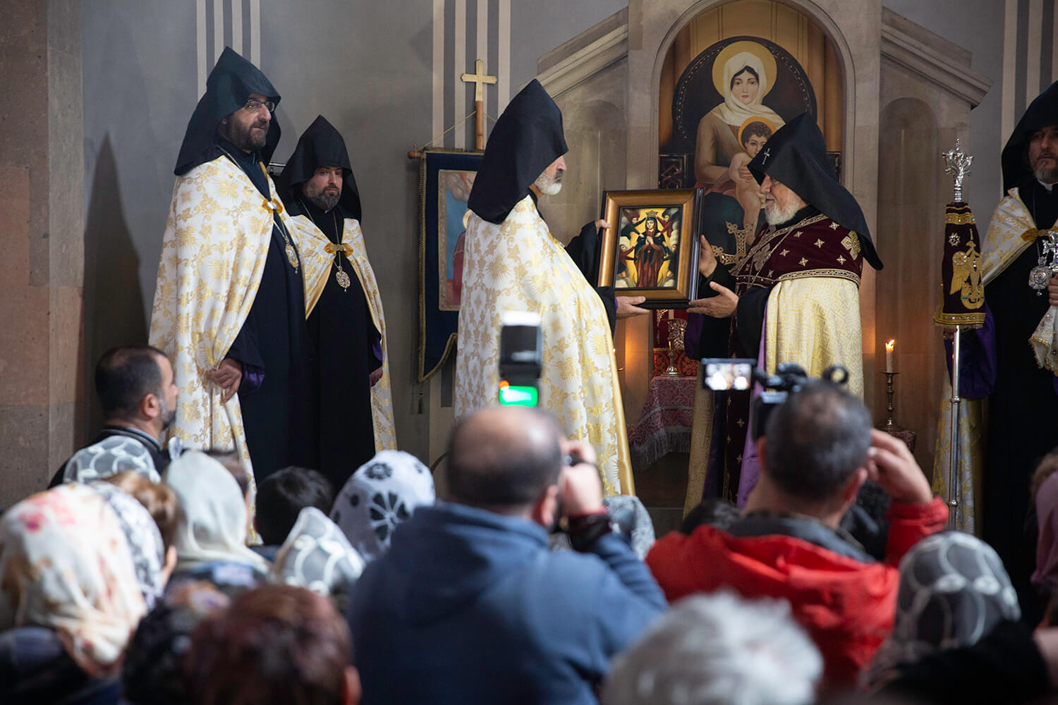 Ամենայն Հայոց Հայրապետն այցելեց Ջերմուկ քաղաք (նկարներ) 24 12.10 1