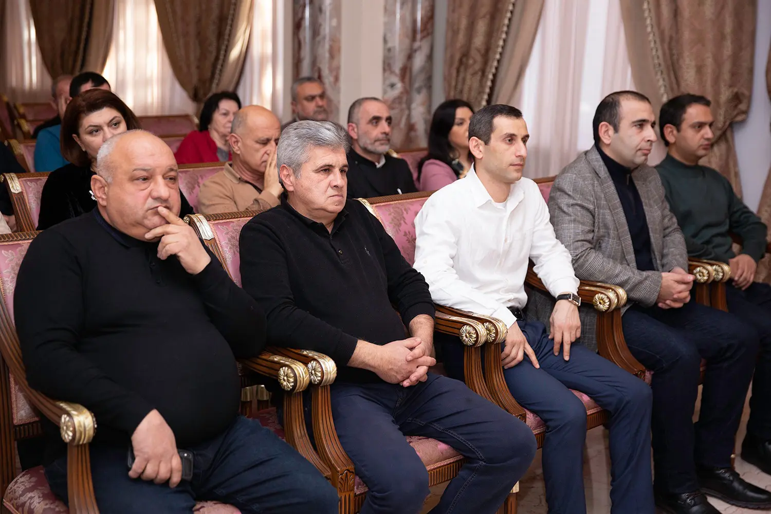 Mayr Atori ashkhtakicner 03