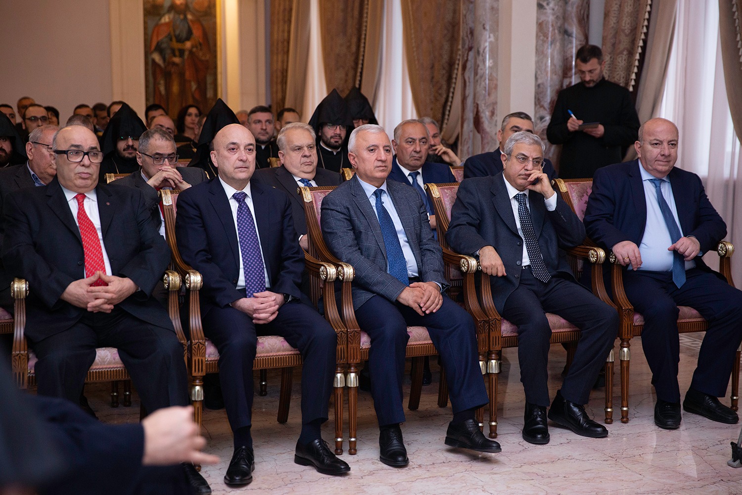 Ամենայն Հայոց Կաթողիկոսը շնորհավորեց Մայր Աթոռի պաշտոնեությանը (նկարներ) 14 RD despan shqanshan 3