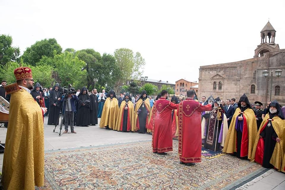 Հայոց Ցեղասպանության սուրբ նահատակների ոգեկոչման արարողությունները Մայր Աթոռ Սուրբ Էջմիածնում (նկարներ) 22 Ceghaspanutyan vogekochum 11