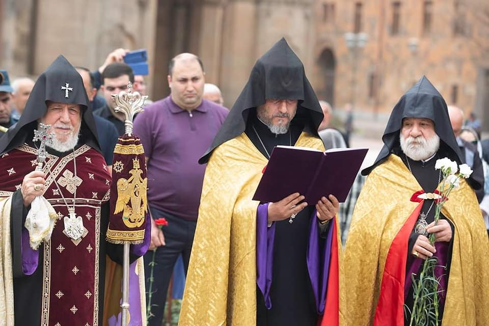 Հայոց Ցեղասպանության սուրբ նահատակների ոգեկոչման արարողությունները Մայր Աթոռ Սուրբ Էջմիածնում (նկարներ) 26 Ceghaspanutyan vogekochum 15