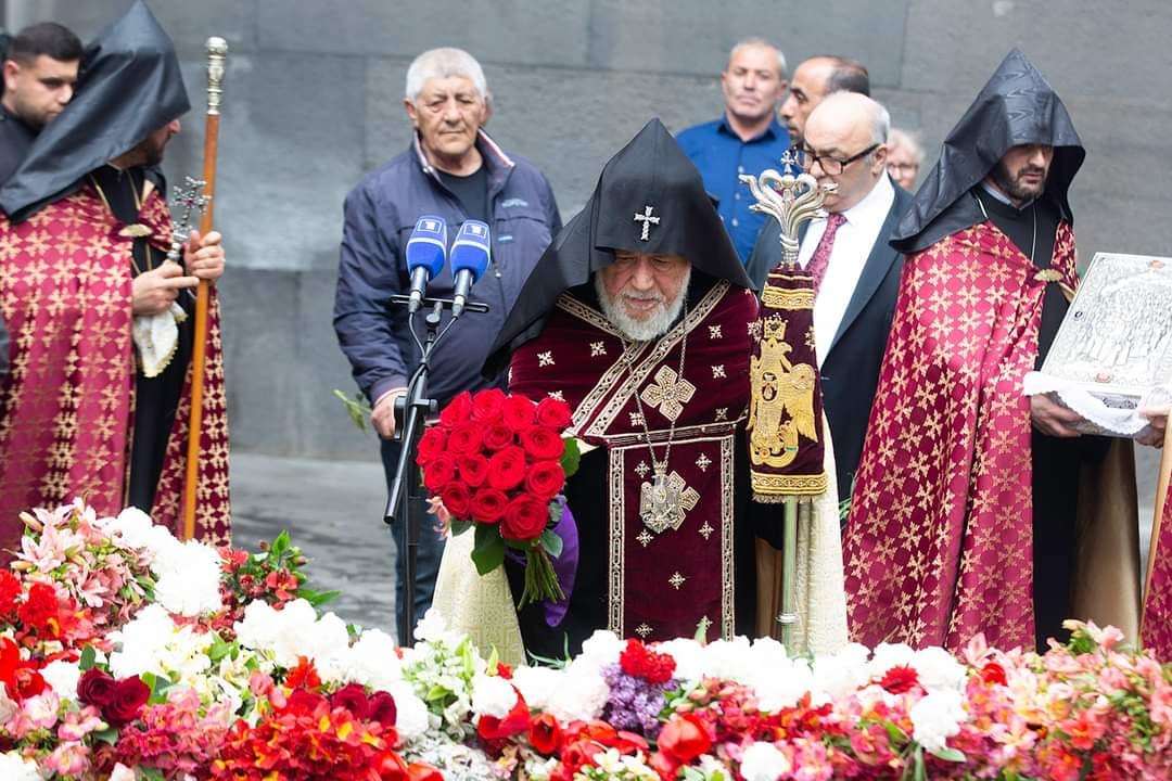 Ամենայն Հայոց Կաթողիկոսն այցելեց Ծիծեռնակաբերդի հուշահամալիր (նկարներ) 21 tstiternaaerd 10