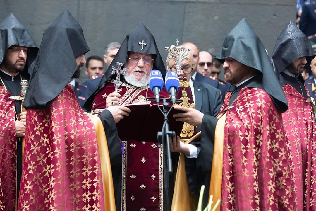 Ամենայն Հայոց Կաթողիկոսն այցելեց Ծիծեռնակաբերդի հուշահամալիր (նկարներ) 26 tstiternaaerd 15