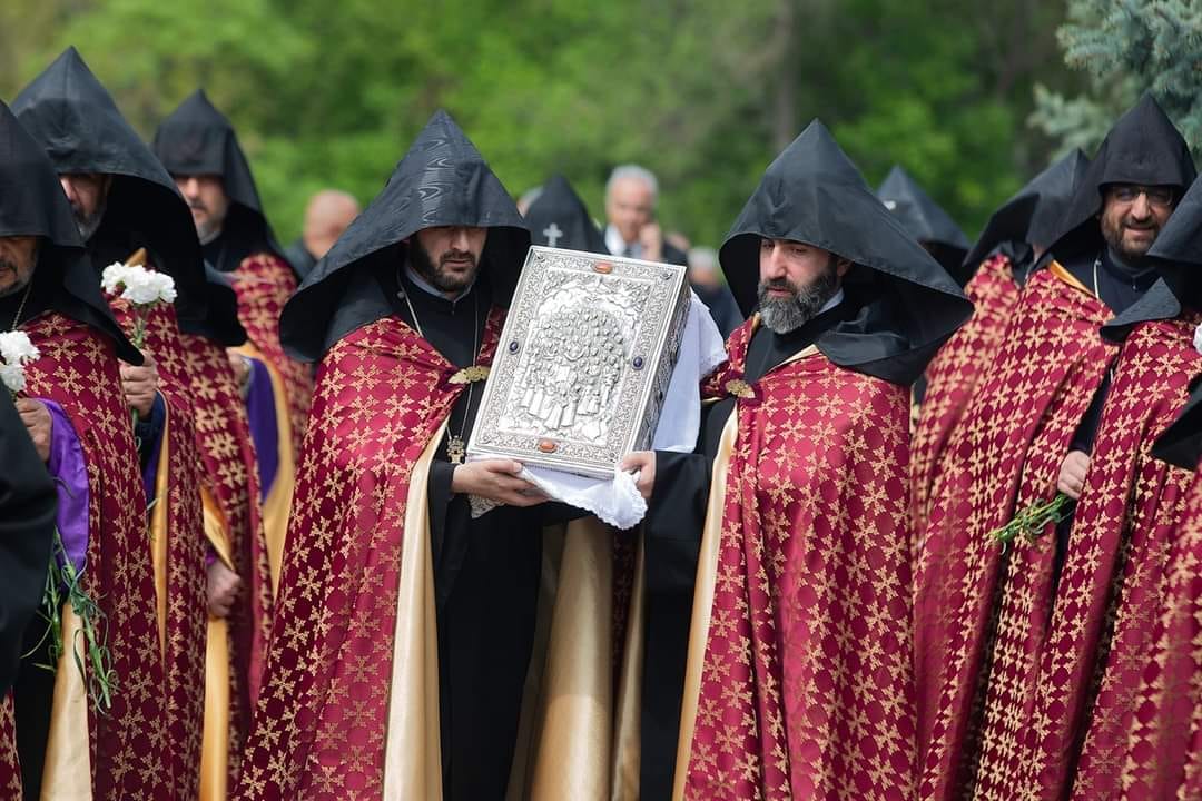Ամենայն Հայոց Կաթողիկոսն այցելեց Ծիծեռնակաբերդի հուշահամալիր (նկարներ) 13 tstiternaaerd 2