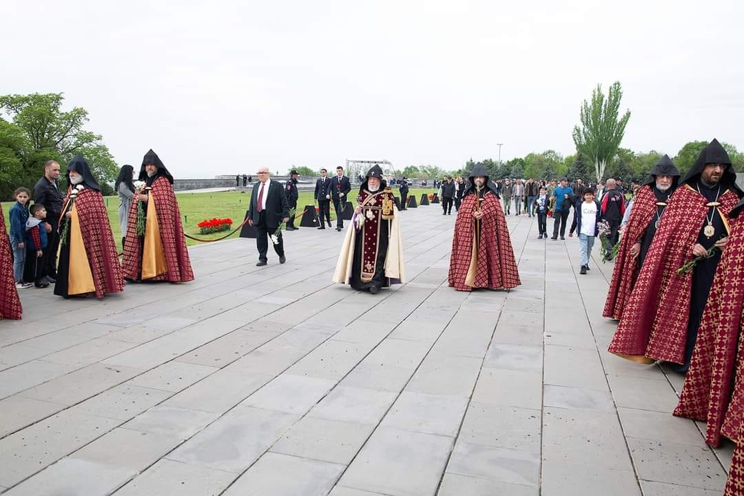 Ամենայն Հայոց Կաթողիկոսն այցելեց Ծիծեռնակաբերդի հուշահամալիր (նկարներ) 16 tstiternaaerd 5