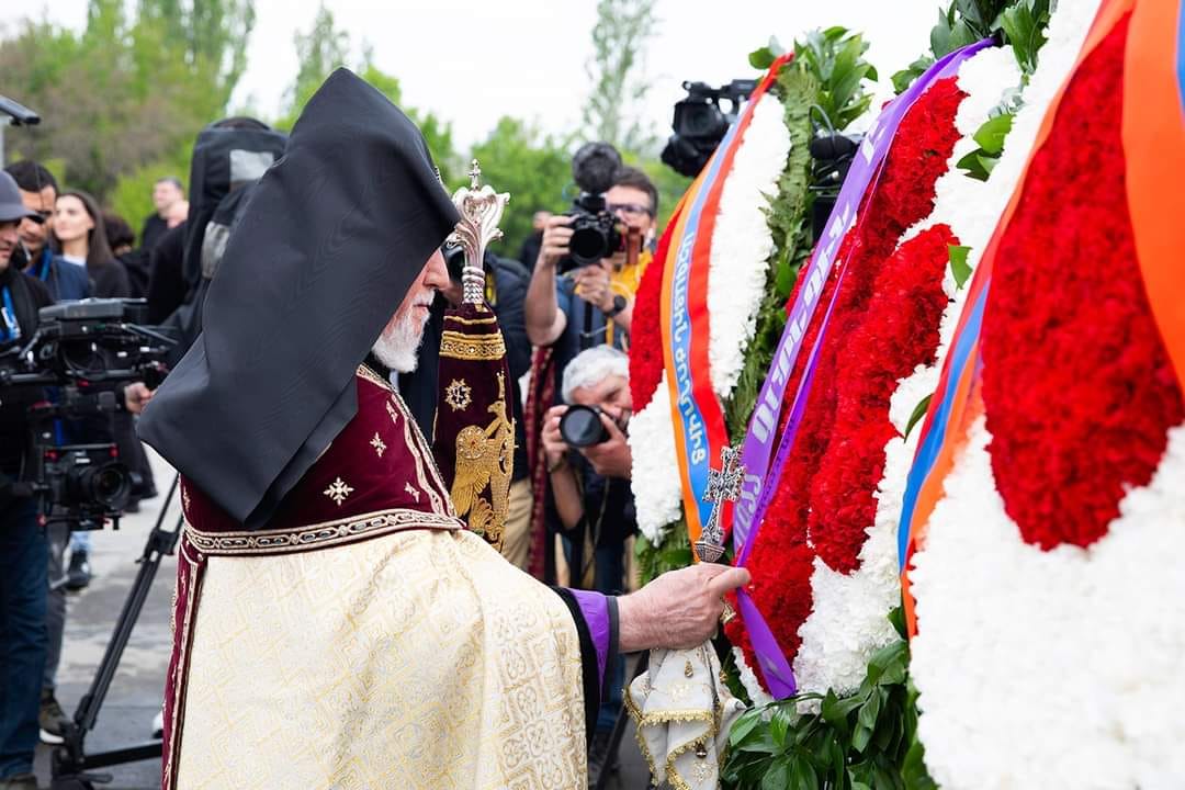 Ամենայն Հայոց Կաթողիկոսն այցելեց Ծիծեռնակաբերդի հուշահամալիր (նկարներ) 20 tstiternaaerd 9