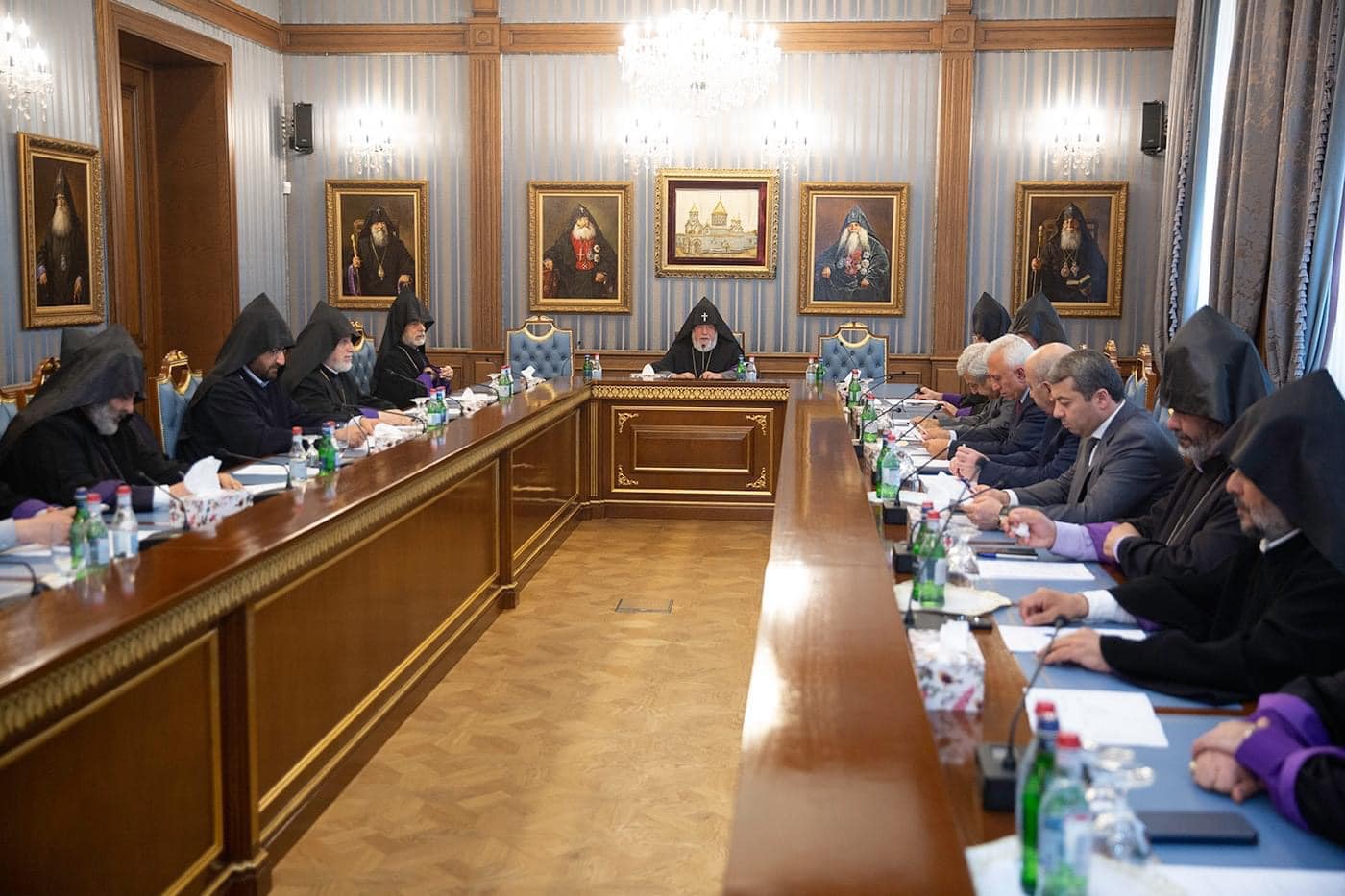 Մայր Աթոռ Սուրբ Էջմիածնում սկսվեց Գերագույն հոգևոր խորհրդի ժողովը (նկարներ) 13 GHX 2